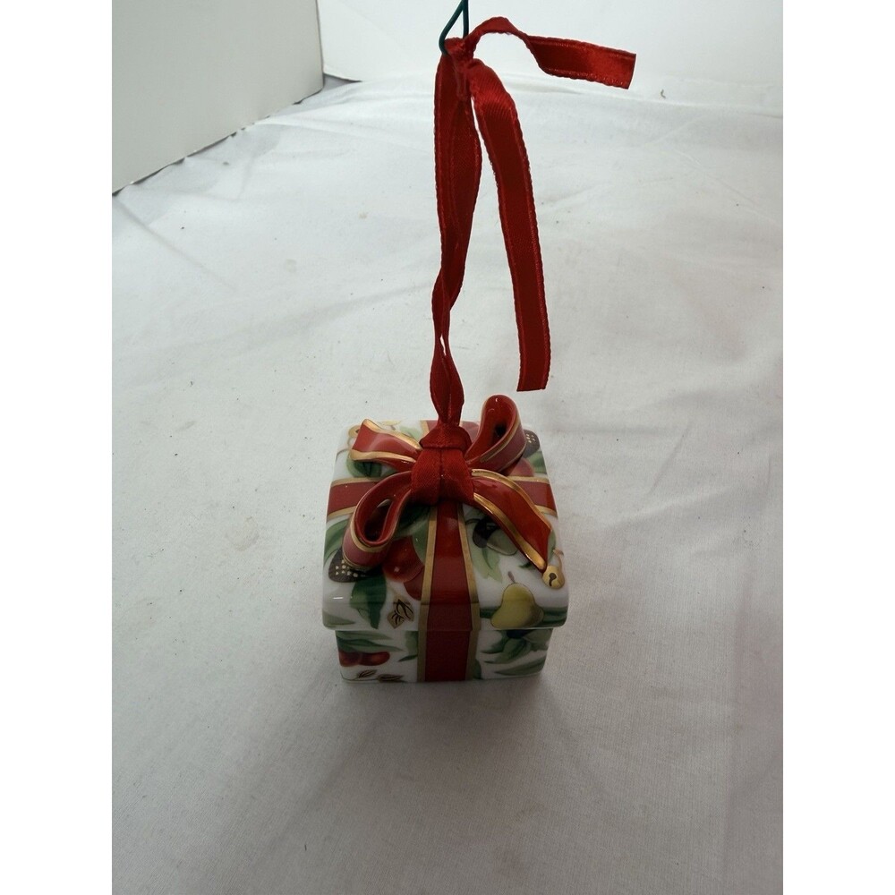 Tiffany Holiday Gift Box and Bow Christmas Holiday Ornament Bone China Porcelain - Picture 7 of 12